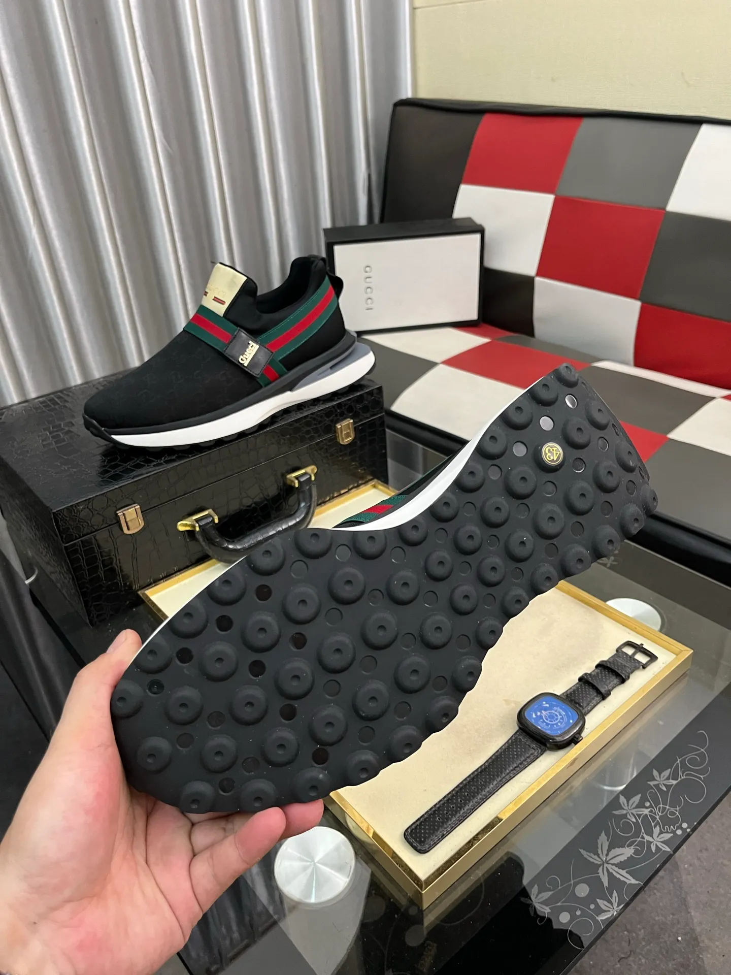 Men's shoes 💰458⌚️⌚️Gucci •Gucci original quality.~ Unique modern style sneakers. 🏃A must-have casual shoe for trendy men😍😍 Original brand imported from Italy, imported original leather, sheep lining (refuses to discolor and grind feet) Sole: Original sole provided by the original factory, French lazy style design ⚠️Fit to the feet, original quality attached, super comfortable original sole, code number: 38-443️⃣colors available